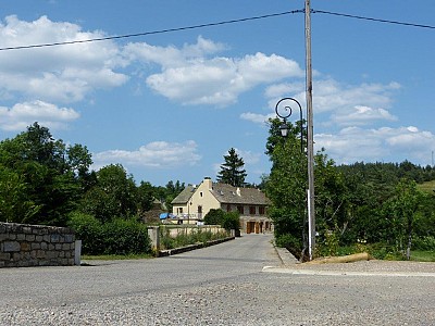 La Croix de Comte depuis le Cimetiere